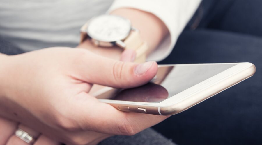 Lire_les_SMS_d’un_autre_numéro_à_distance_:_Quelles_sont_les_solutions_?